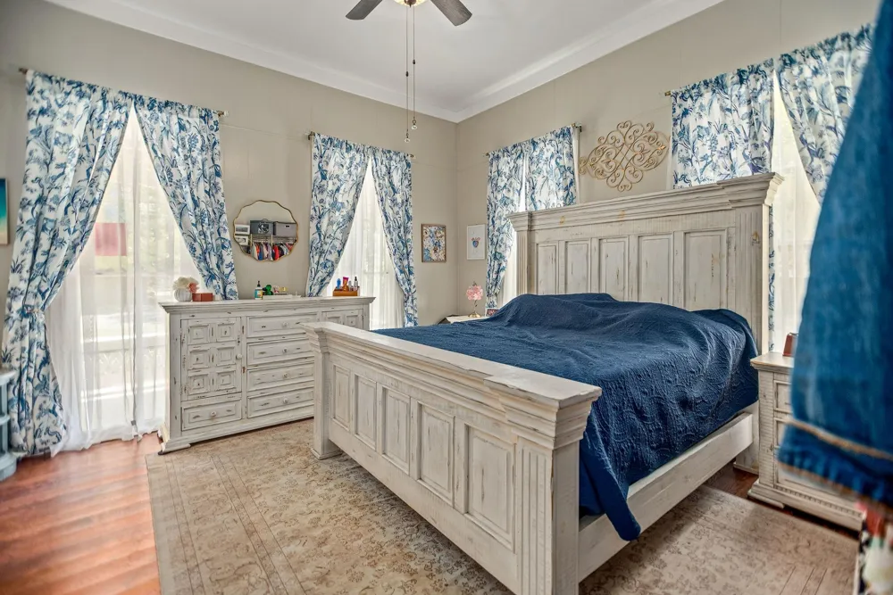 1216 Live Oak Street Columbus, TX 78934