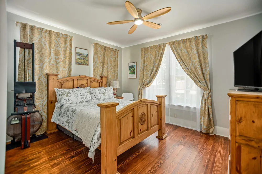 1216 Live Oak Street Columbus, TX 78934