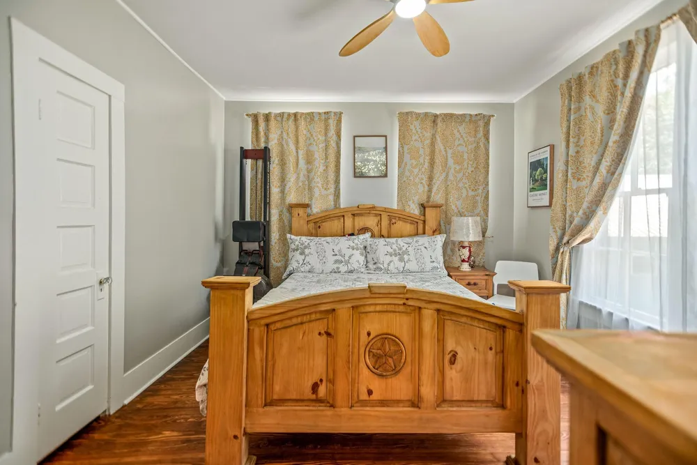 1216 Live Oak Street Columbus, TX 78934