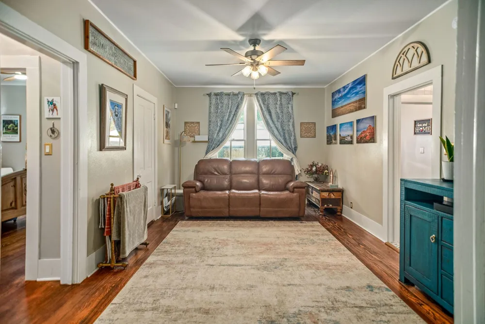 1216 Live Oak Street Columbus, TX 78934