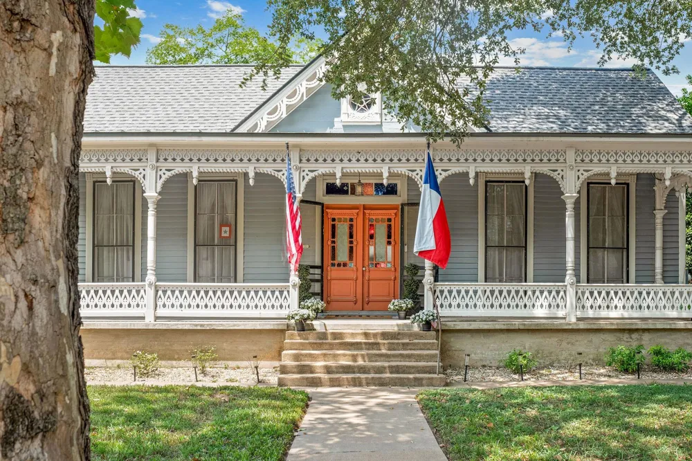 1216 Live Oak Street Columbus, TX 78934