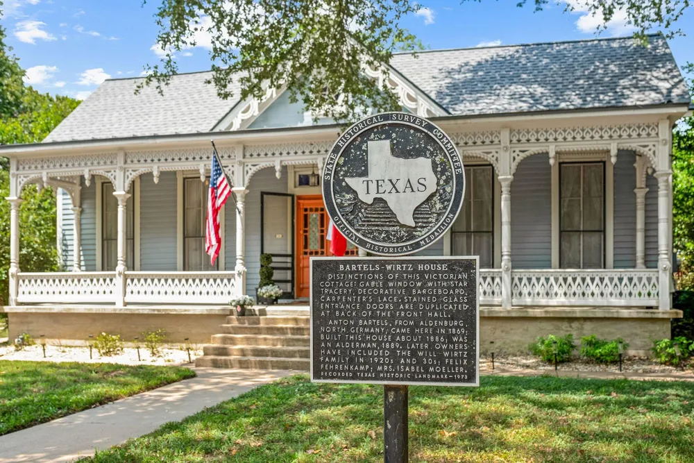1216 Live Oak Street Columbus, TX 78934
