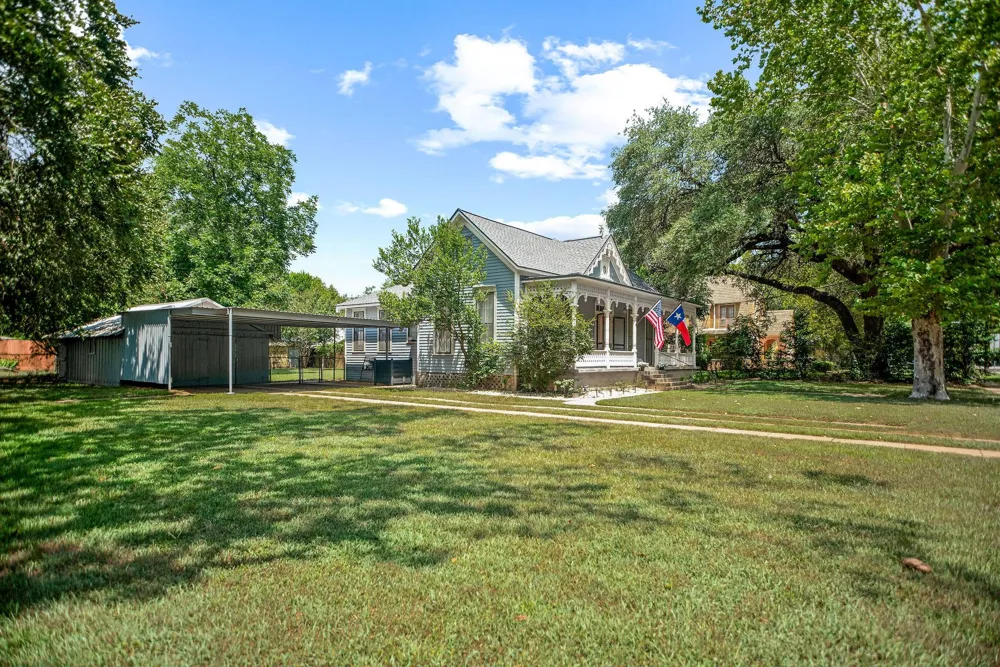 1216 Live Oak Street Columbus, TX 78934