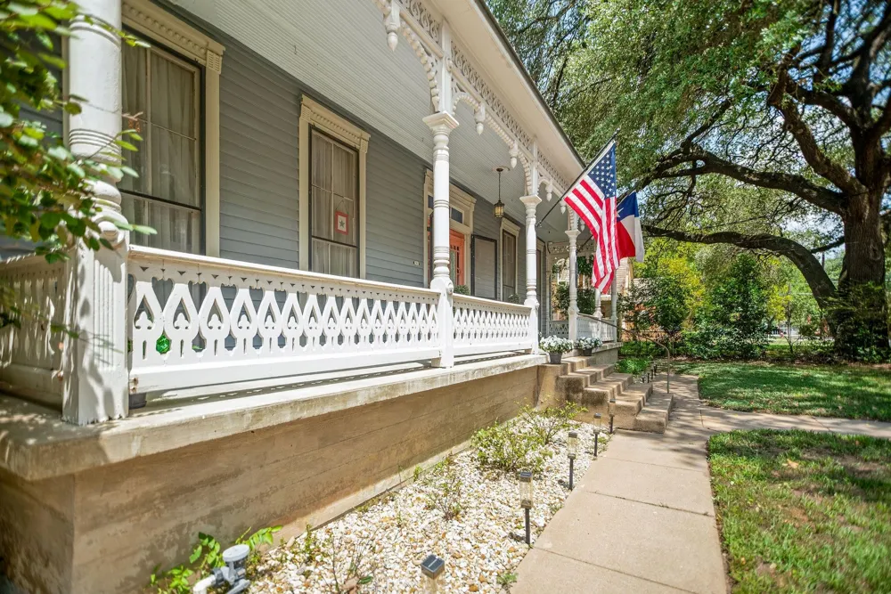 1216 Live Oak Street Columbus, TX 78934