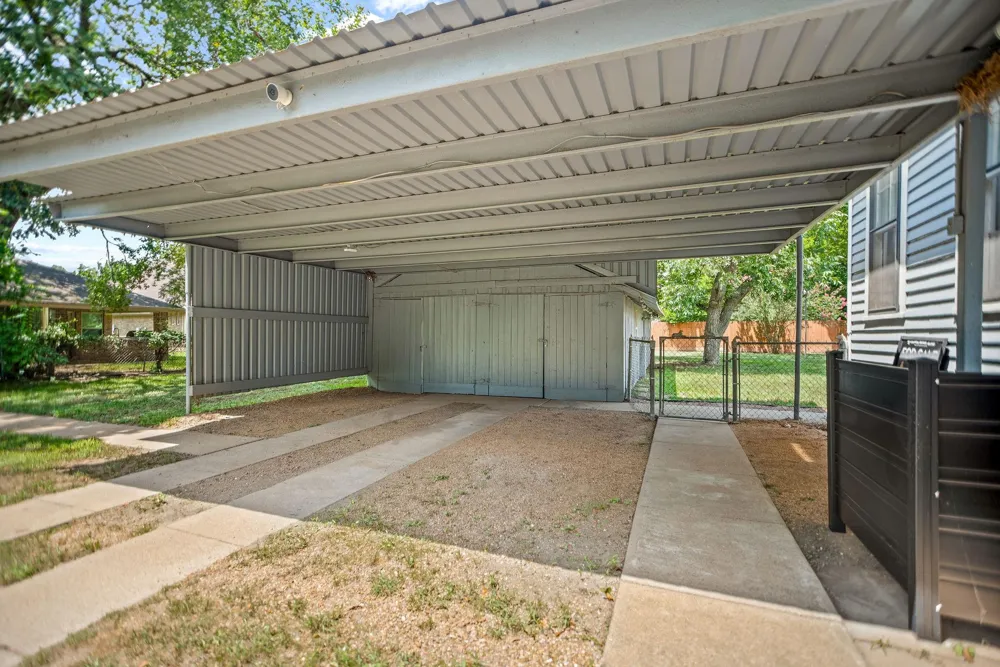 1216 Live Oak Street Columbus, TX 78934