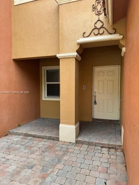 15242 SW 30th Ter #15242 Miami, FL 33185