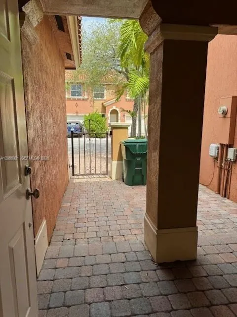 15242 SW 30th Ter #15242 Miami, FL 33185