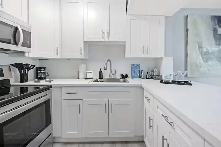 2015 NW 37th Terrace NW #403 Lauderdale Lakes, FL 33311