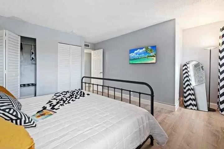 2015 NW 37th Terrace NW #403 Lauderdale Lakes, FL 33311