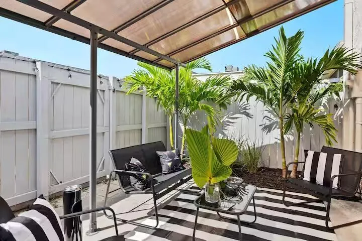 2015 NW 37th Terrace NW #403 Lauderdale Lakes, FL 33311