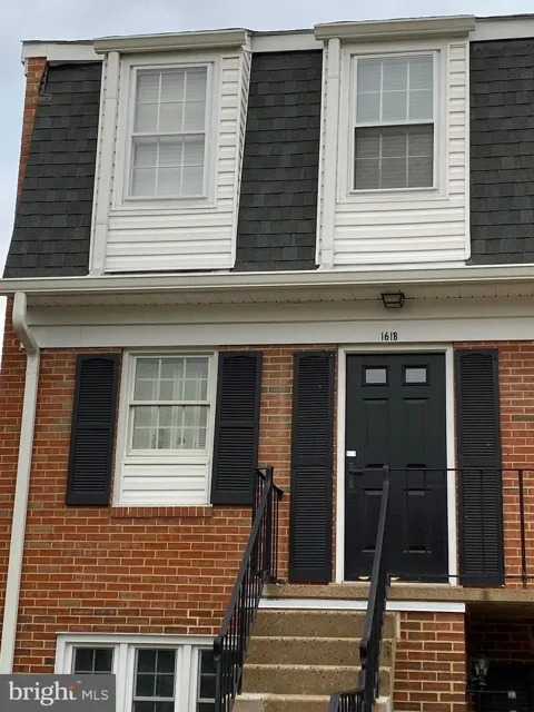 161 LEEDS COURT W
