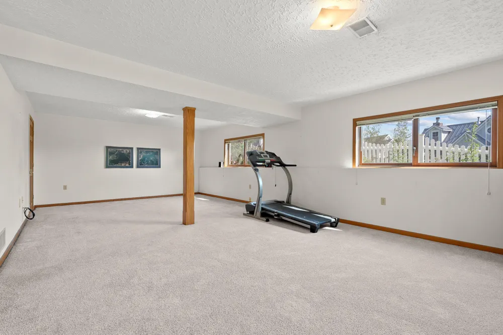 12085 W Indian Lake Drive Vicksburg, MI 49097