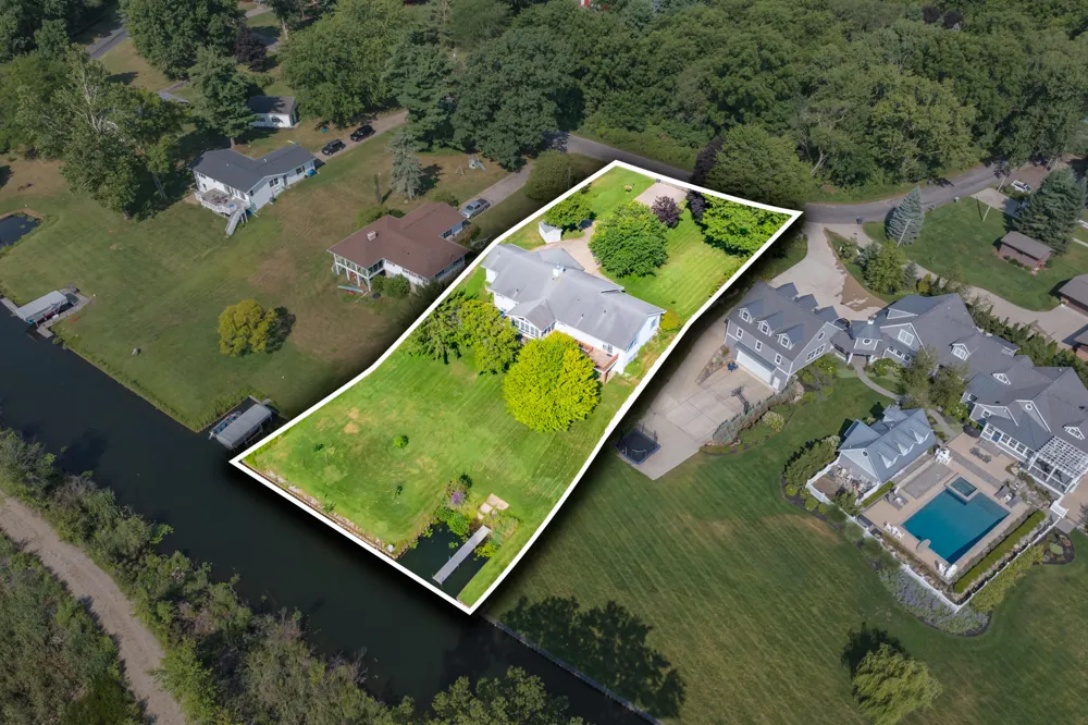 12085 W Indian Lake Drive Vicksburg, MI 49097