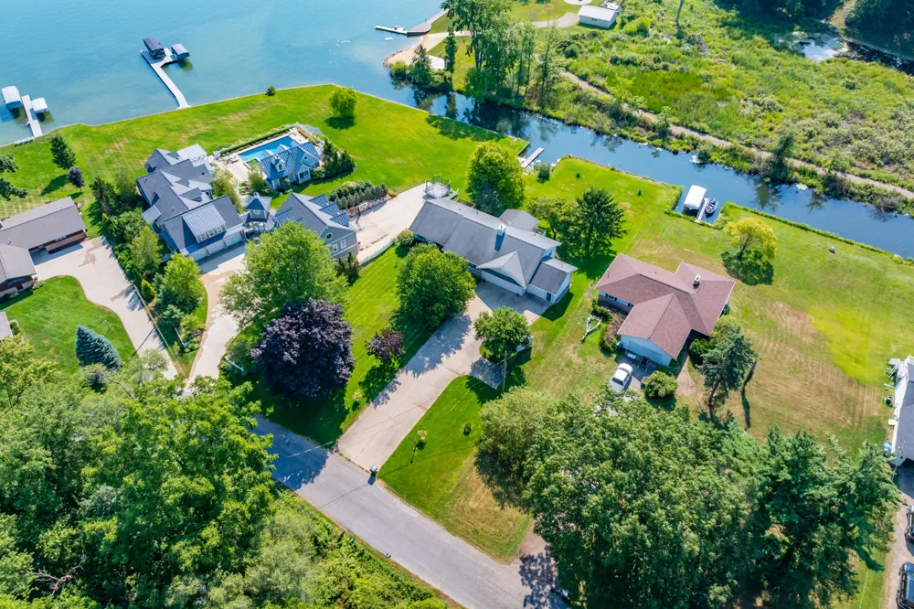 12085 W Indian Lake Drive Vicksburg, MI 49097