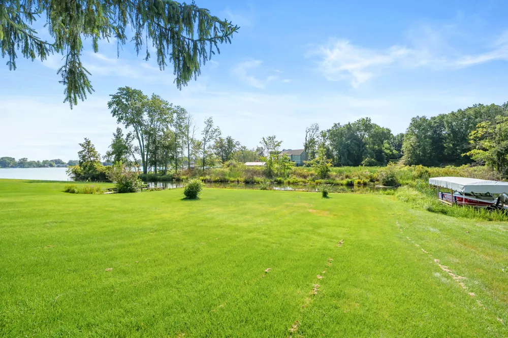 12085 W Indian Lake Drive Vicksburg, MI 49097