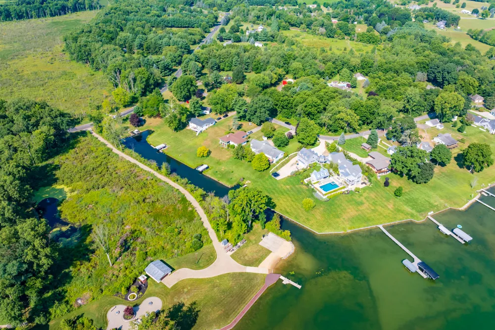 12085 W Indian Lake Drive Vicksburg, MI 49097