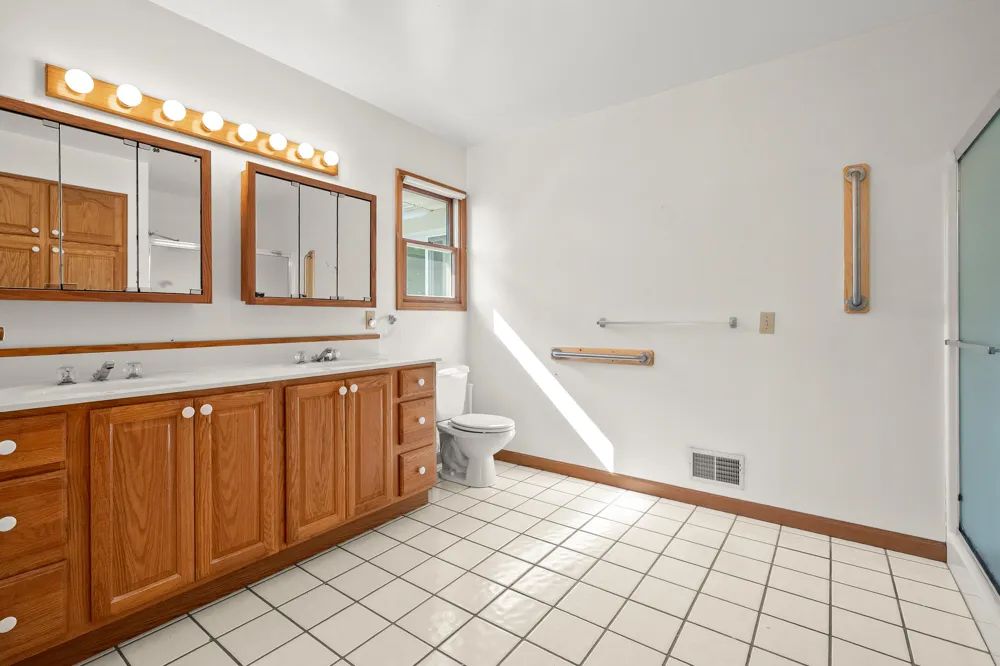 12085 W Indian Lake Drive Vicksburg, MI 49097