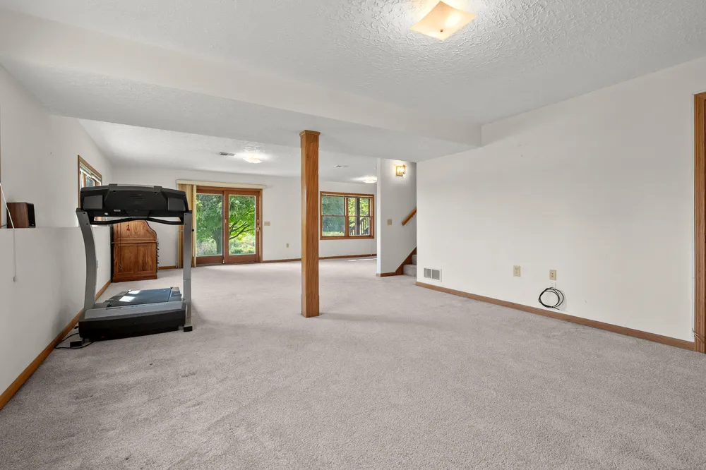12085 W Indian Lake Drive Vicksburg, MI 49097