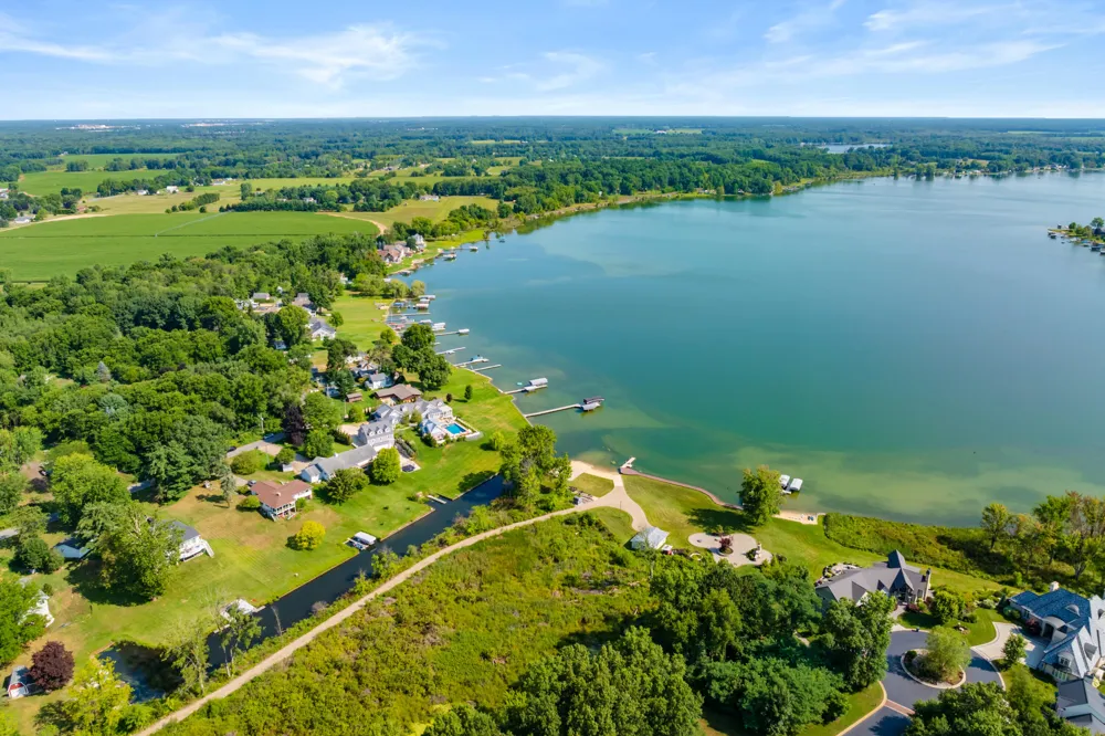 12085 W Indian Lake Drive Vicksburg, MI 49097