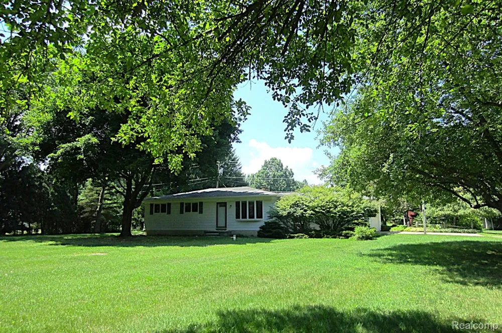 3944 Dartmouth Road Brandon Charter Township, MI 48371