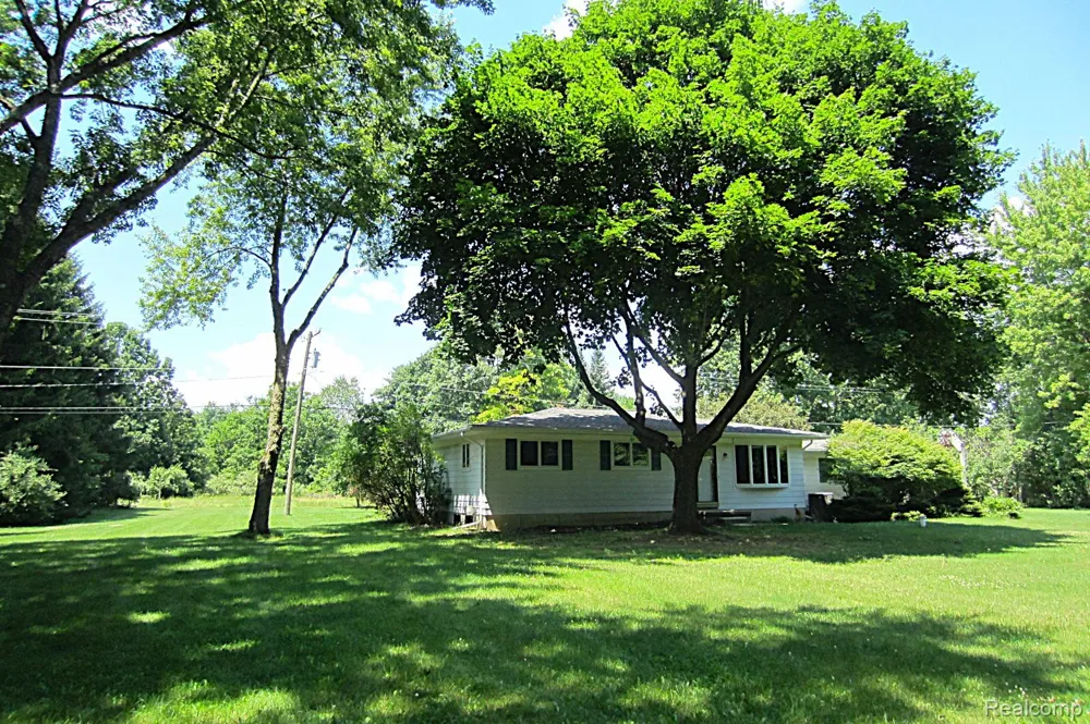 3944 Dartmouth Road Brandon Charter Township, MI 48371