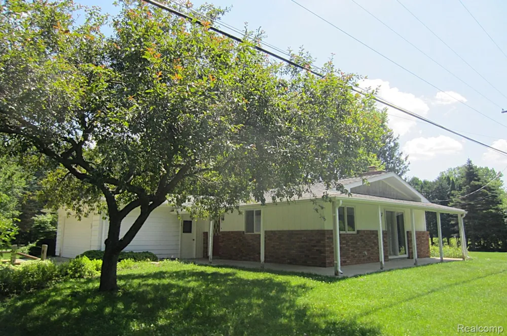 3944 Dartmouth Road Brandon Charter Township, MI 48371