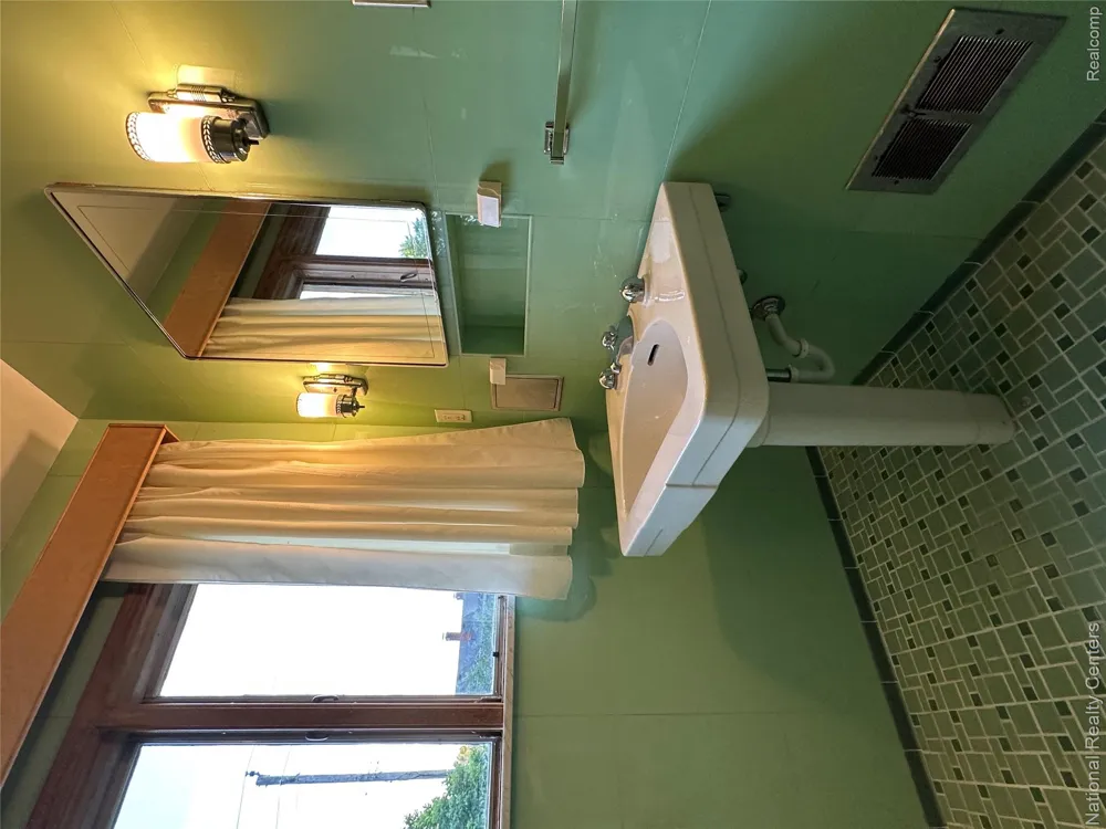 821 Pemberton Road Grosse Pointe Park City, MI 48230