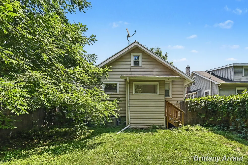 904 Riverview Avenue Lansing City, MI 48915