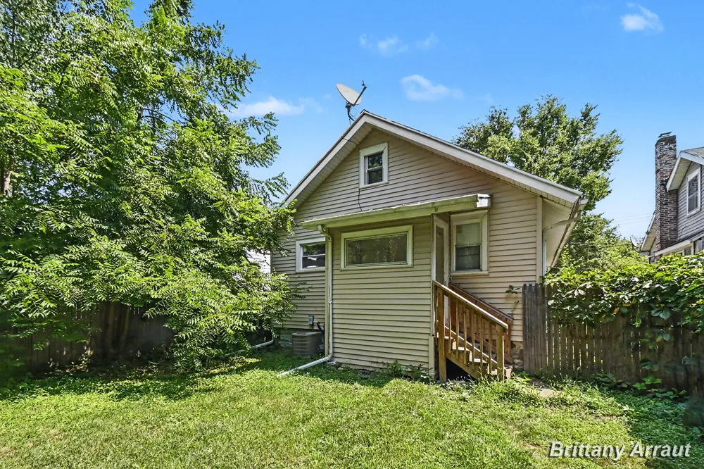 904 Riverview Avenue Lansing City, MI 48915