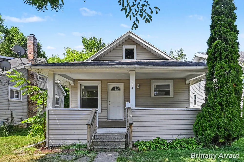 904 Riverview Avenue Lansing City, MI 48915