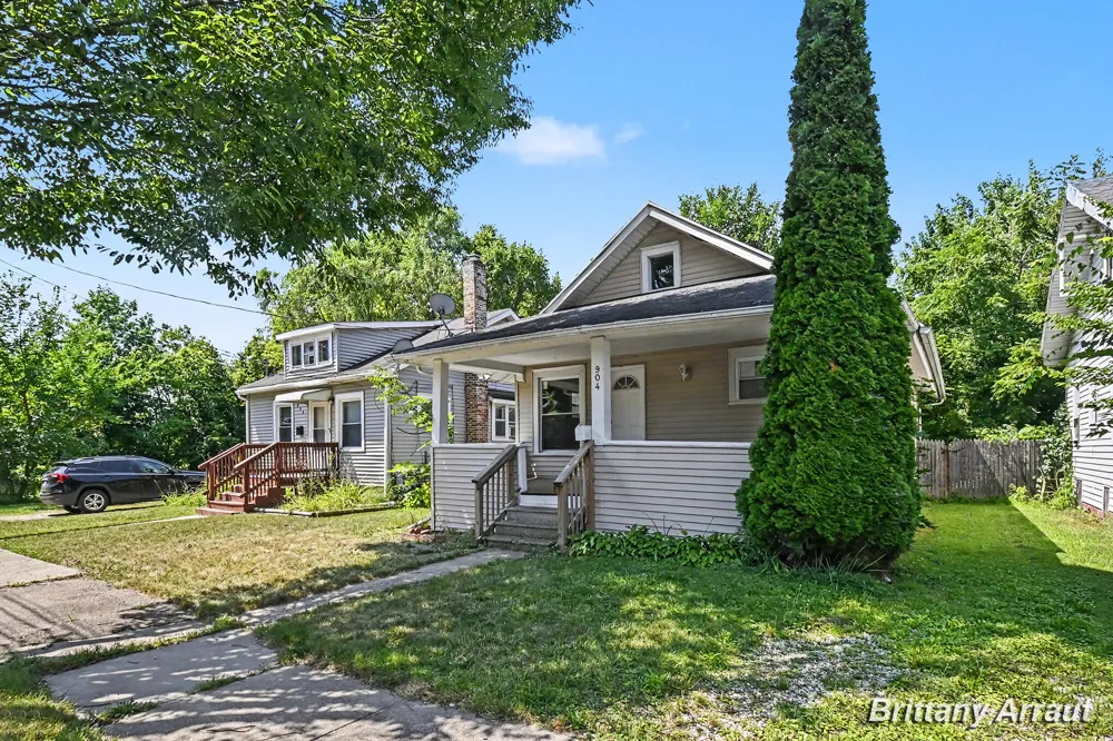 904 Riverview Avenue Lansing City, MI 48915