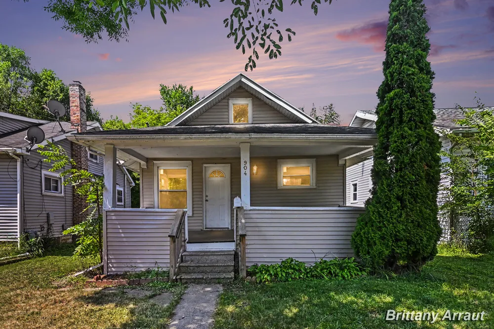 904 Riverview Avenue Lansing City, MI 48915