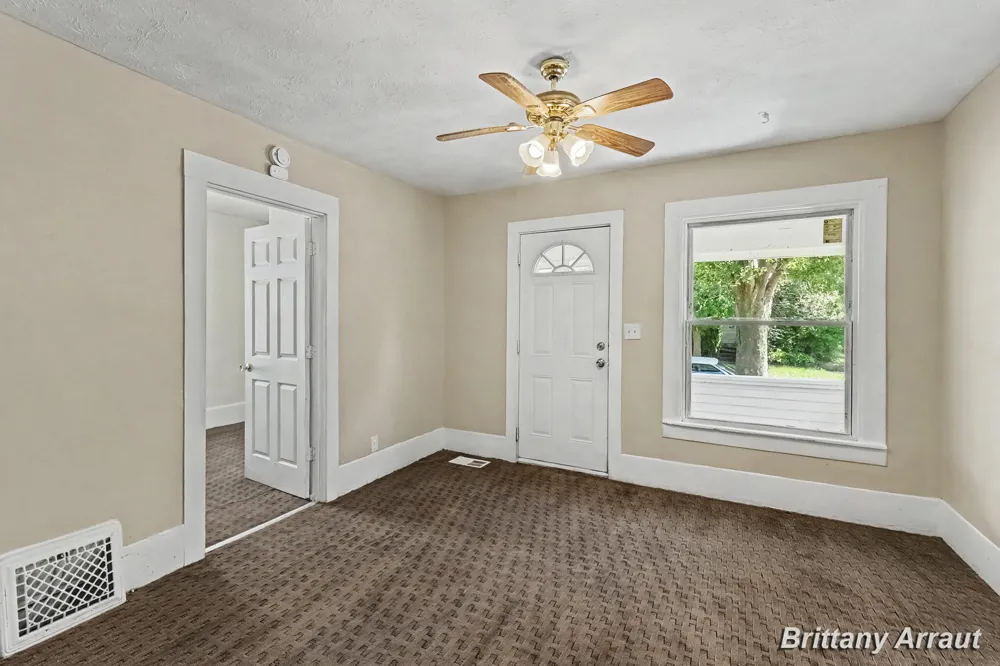 904 Riverview Avenue Lansing City, MI 48915