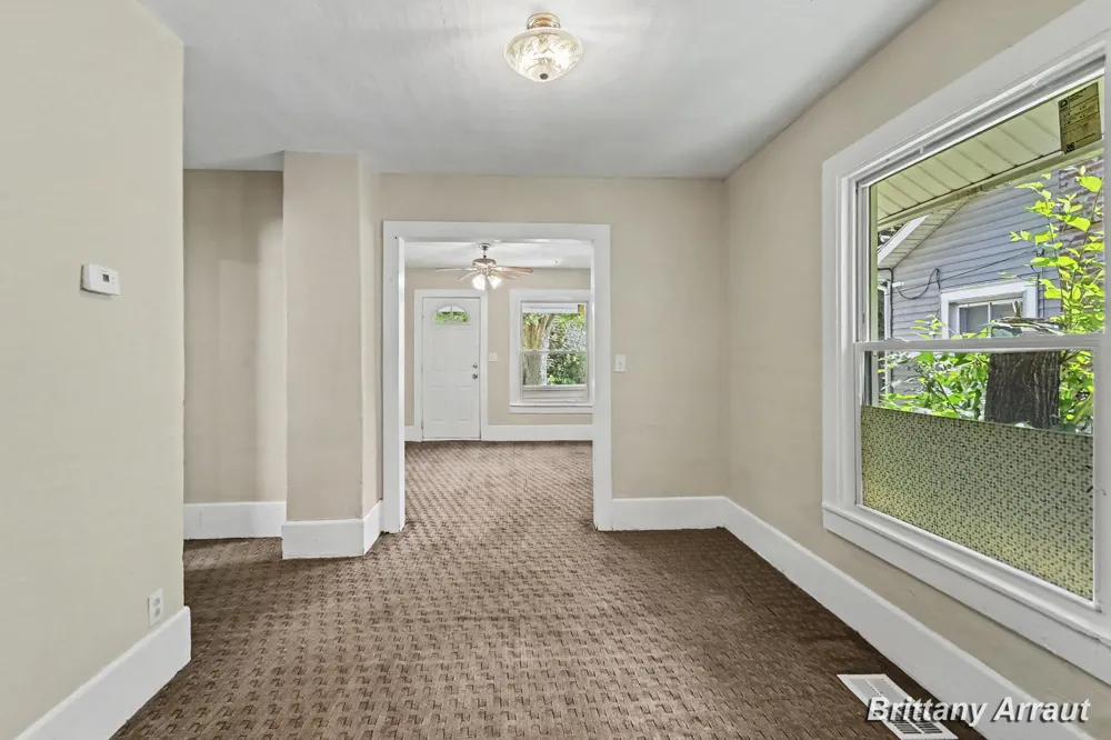 904 Riverview Avenue Lansing City, MI 48915