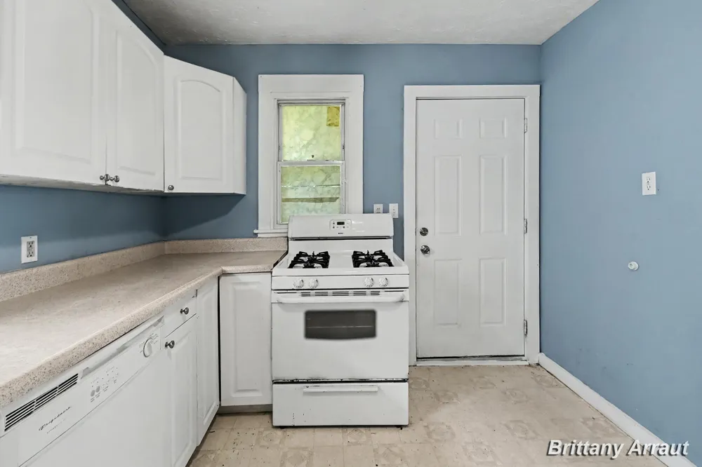 904 Riverview Avenue Lansing City, MI 48915