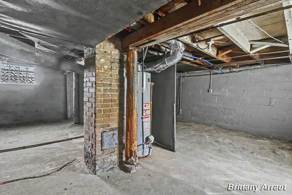 904 Riverview Avenue Lansing City, MI 48915