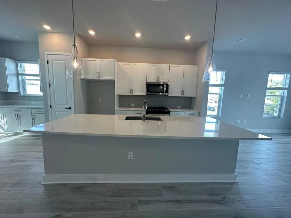 89 28TH STREET S St Petersburg, FL 33712