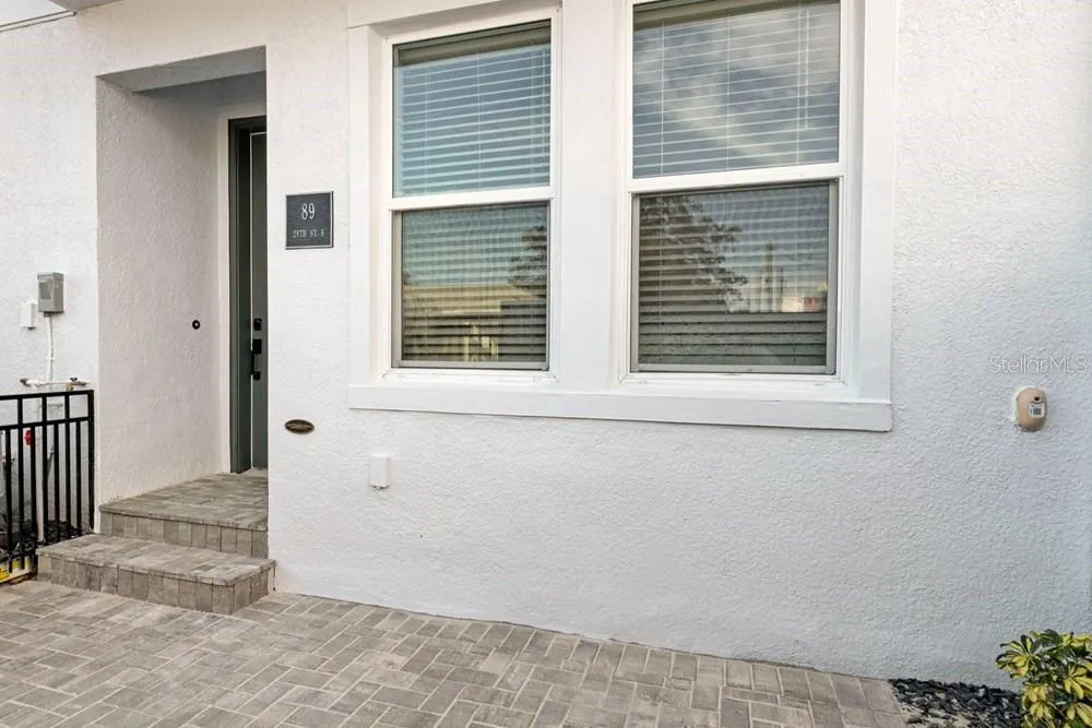 89 28TH STREET S St Petersburg, FL 33712