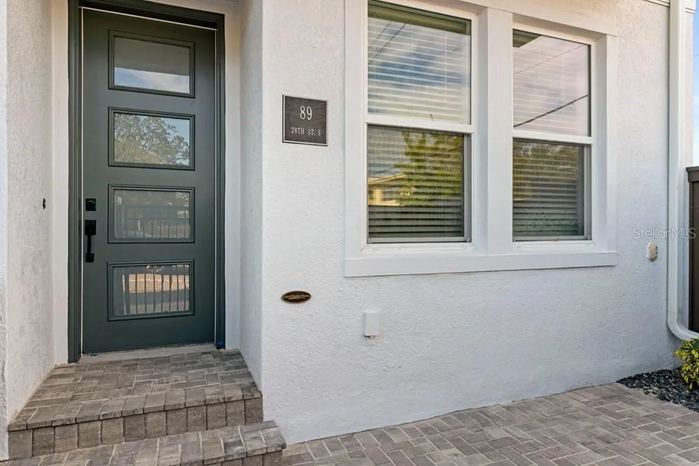 89 28TH STREET S St Petersburg, FL 33712