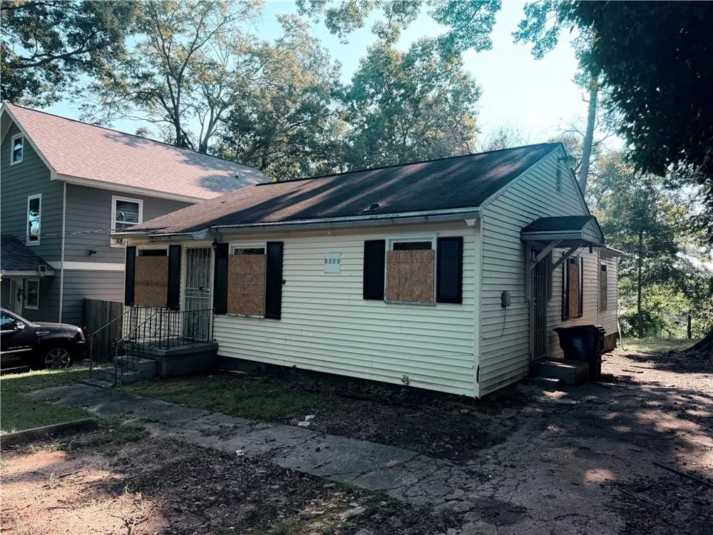 2772 Palm Drive East Point, GA 30344