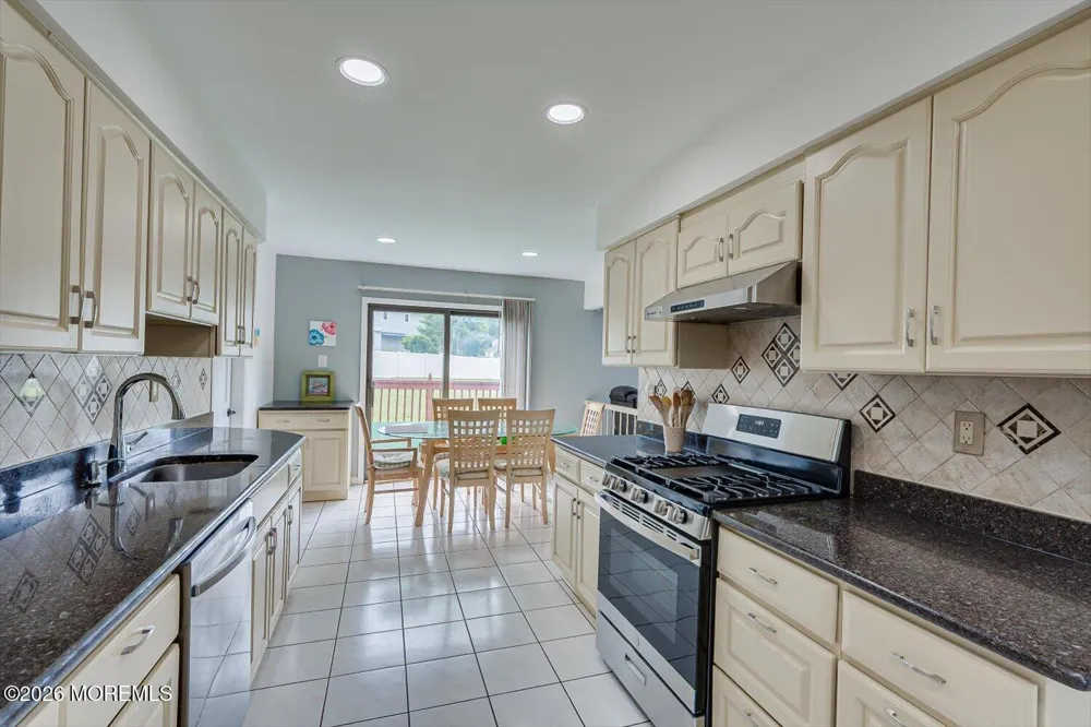 10 Patriot Court Edison, NJ 08820