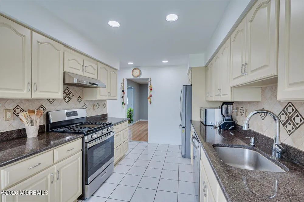 10 Patriot Court Edison, NJ 08820