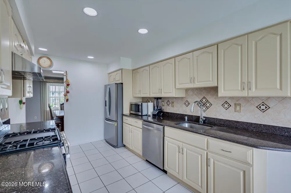 10 Patriot Court Edison, NJ 08820