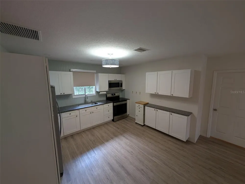 321 W PENNSYLVANIA AVENUE Deland, FL 32720