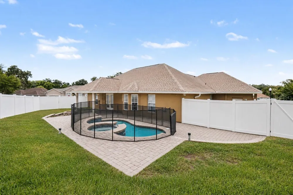 7231 REMINGTON OAKS DRIVE Lakeland, FL 33810