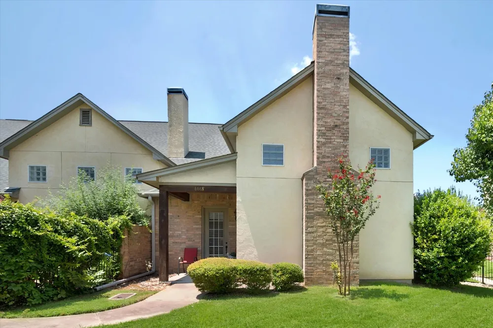 6668 Shady Glen Circle Benbrook, TX 76132
