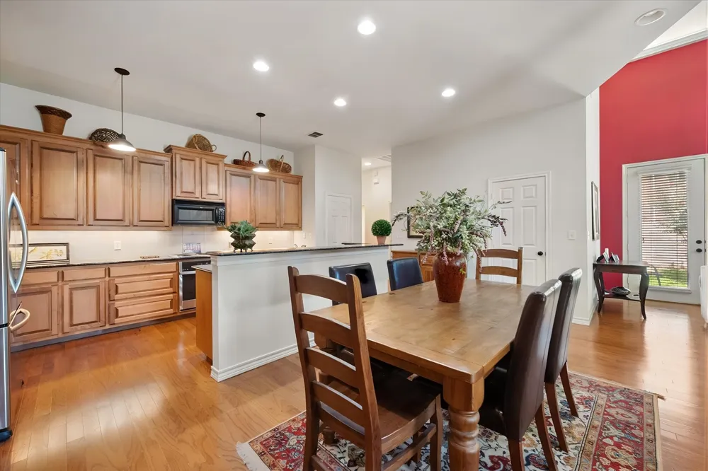 6668 Shady Glen Circle Benbrook, TX 76132