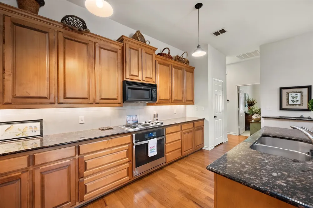 6668 Shady Glen Circle Benbrook, TX 76132