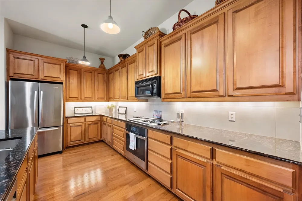 6668 Shady Glen Circle Benbrook, TX 76132