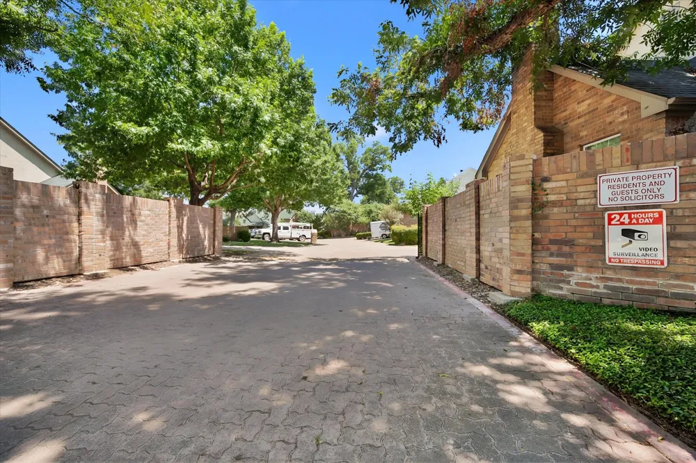 6668 Shady Glen Circle Benbrook, TX 76132